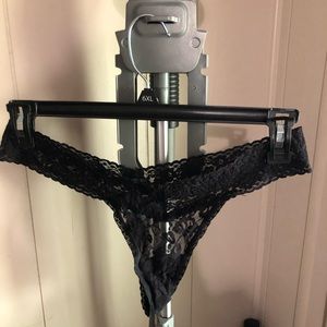 Sexy Black floral Lace Thong Panties NWOT